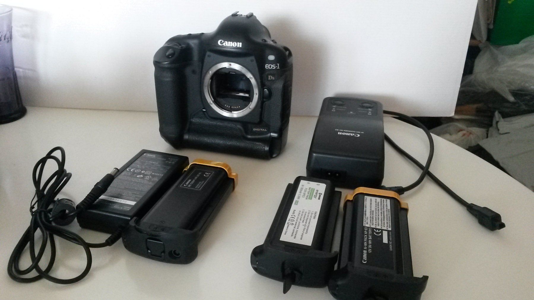 Canon Fotocamera: Canon EOS-1Ds , PRO BODY + Obj. 24 mm , Full-Frame – Usato da Lausanne venduto da asdyx 2
