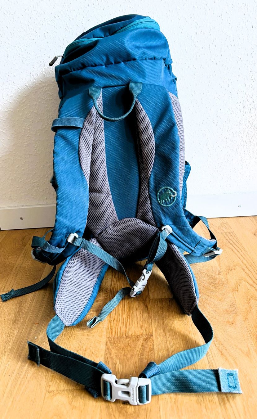 Mammut Zaini: Wanderrucksack Mammut blau – Usato da Riehen venduto da vendita 1