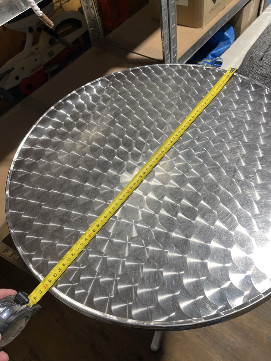 Tavoli: Stehtisch Aluminium rund mit Ablage – Usato da Herzogenbuchsee venduto da mmmhd5 3