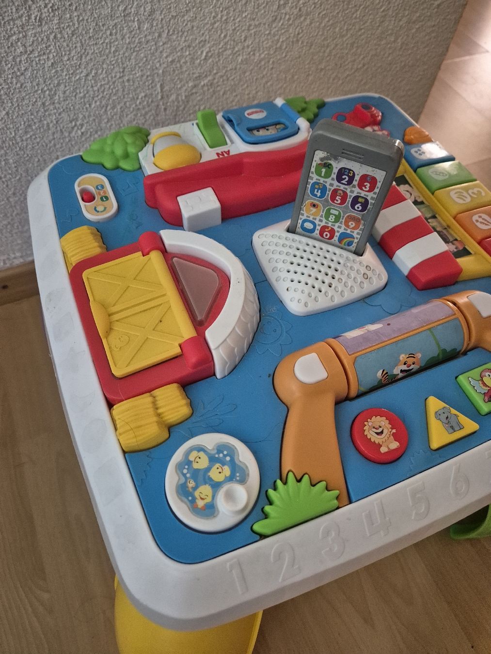 Fisher-Price Spielzeuge: Fisher-Price activity table multi-colored acceptable DE/ EN – Gebraucht aus Bremgarten AG von Ja.doch80 1