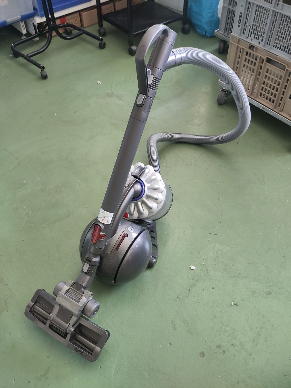 Dyson Aspirapolveri & Accessori: Dyson Ball Staubsauger DC33c – Usato da Pratteln venduto da Cartonsducoeur_bl 1