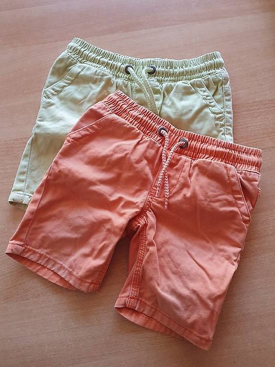 Pantalons: 2 kurze Hosen gr 92 – D'occasion à Häutligen par manu-abc