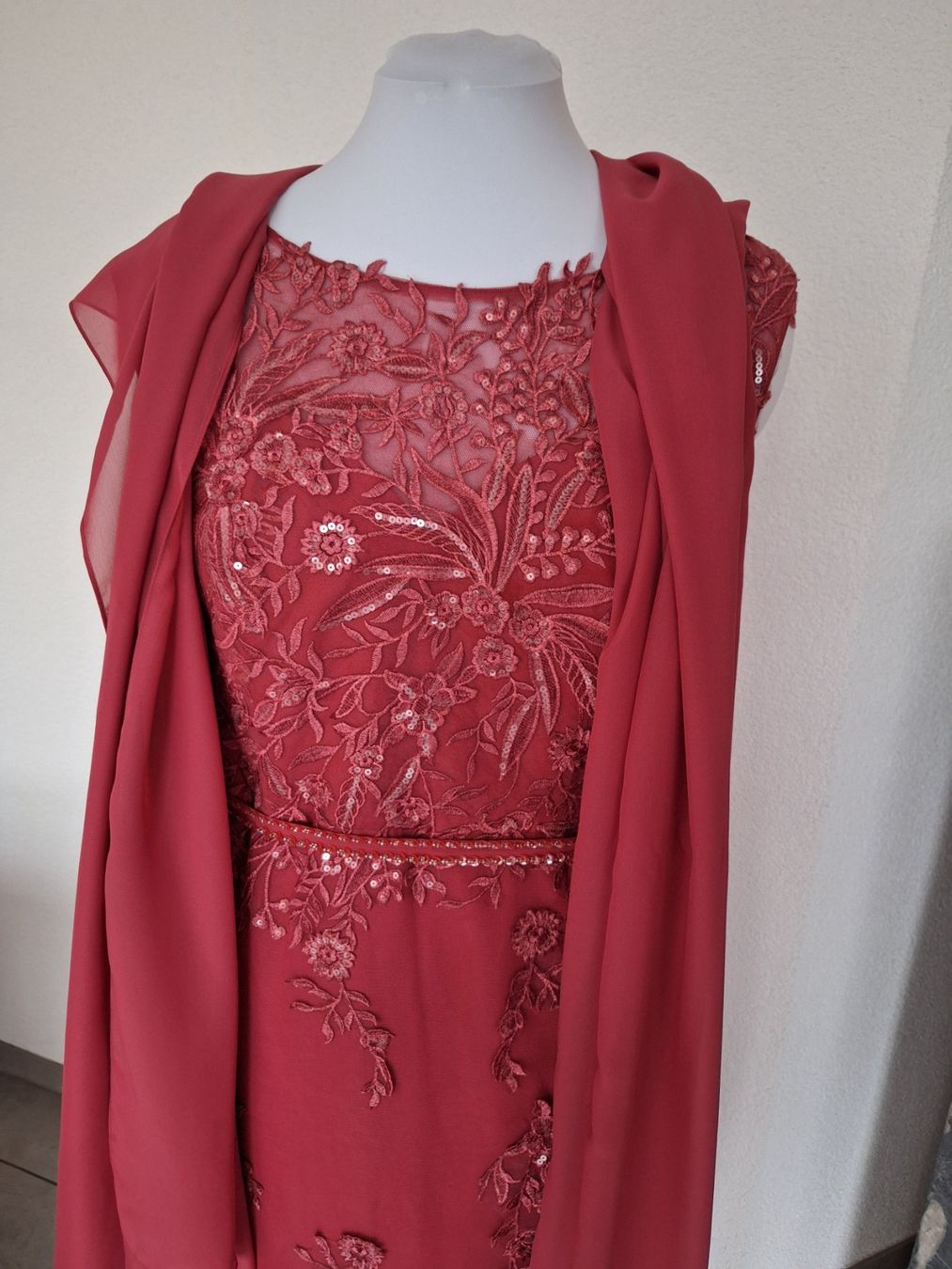 Vestiti: Abendkleid Gr.44 – Usato da Sulgen venduto da limann