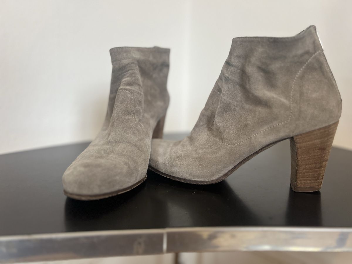 Damenschuhe: Stiefeletten Wildleder 40 grau – Gebraucht aus Zürich von jeroendy