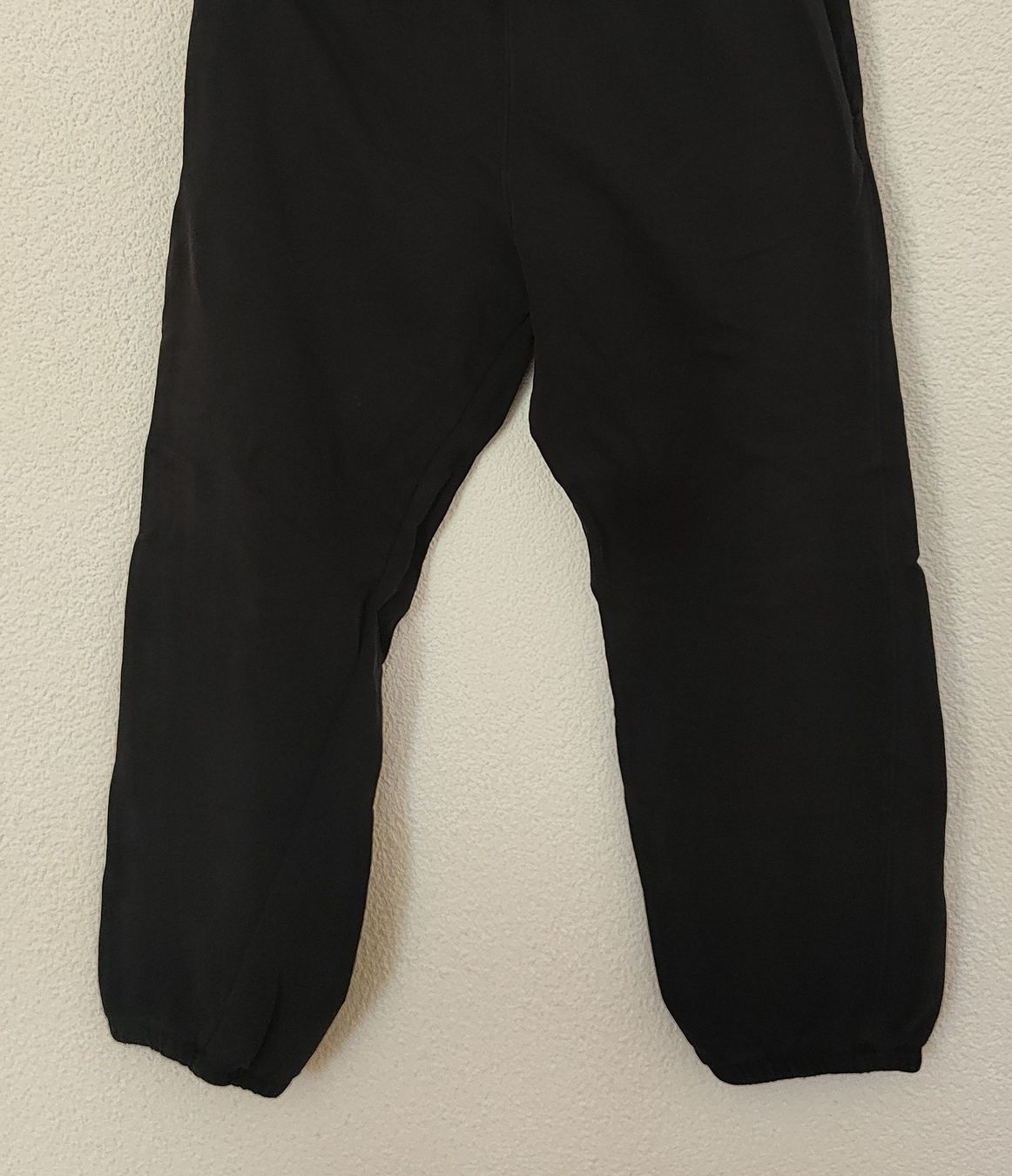 Pantaloni: Jogginghose schwarz elastische Bündchen gebraucht – Usato da Niederscherli venduto da lavan1996