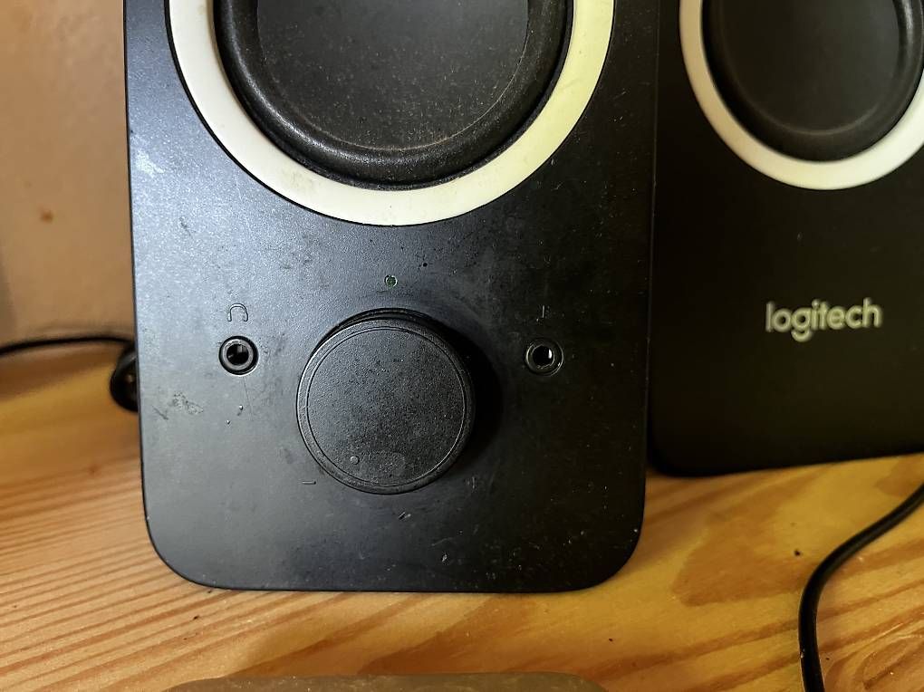 Haut-parleurs: Logitech Z200 Stereo-Lautsprecher / PC-Boxen – D'occasion à Zürich par Simon_75s6 2