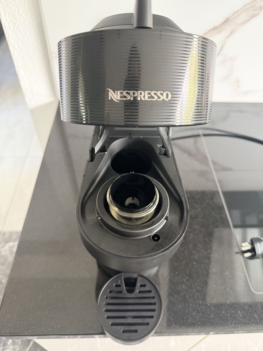 Nespresso Macchine per caffè & Macchine per espresso: Nespresso Vertuo Next Delonghi noir – Nuovo (secondo la descrizione) da La Neuveville venduto da mypinguin 3