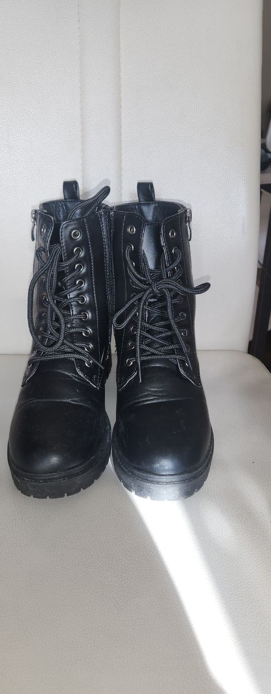 Scarpe per cavalli: Stivali autunnali neri con lacci e cerniera TG 36 – Usato da Zürich venduto da gra_lj62