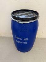 220L blaues Kunststoff-Fass mit Deckel – gebraucht