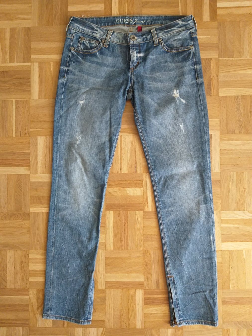 Guess Jeans: GUESS Jeans BEVERLY SLIM-LEG taille / Grosse 29 – Usato da Cossonay-ville venduto da Super-Price-Quality