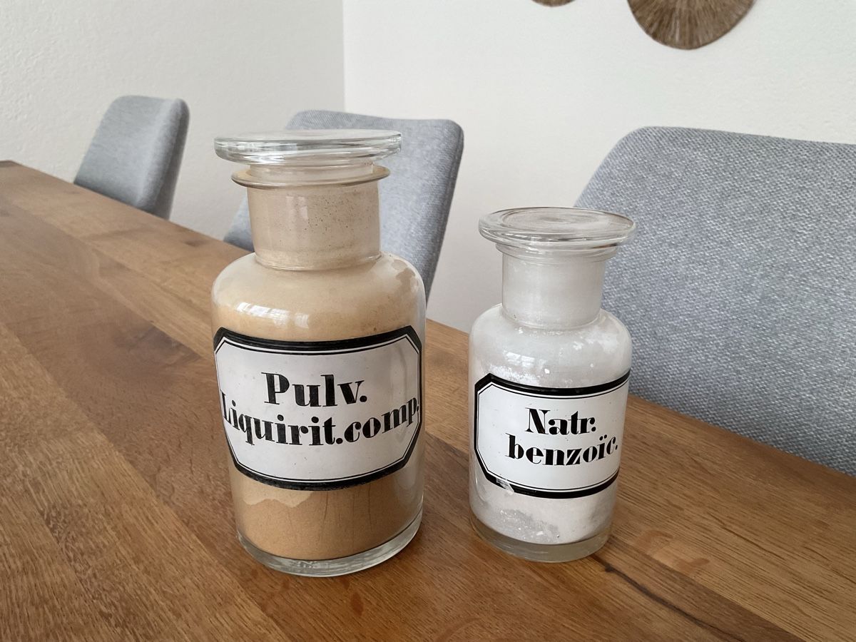 Laborzubehör: Antike Apothekerflaschen 2 Stk. – Gebraucht aus Bern von kano68