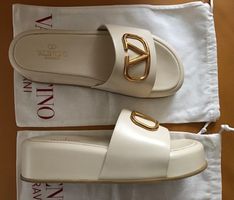 VALENTINO GARAVANI Gold V-Logo in Creme 38 NEUwertig