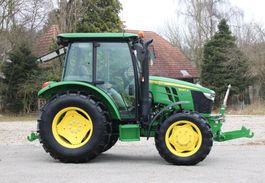 Traktor John Deere 5067E, mit Kabine & Fronthydraulik, 2024
