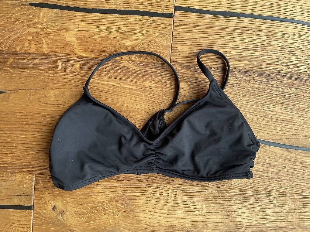 Maillots de bain & Bikinis: Schwarzes Bikinioberteil / Badeoberteil – D'occasion à Kerns par UDS82