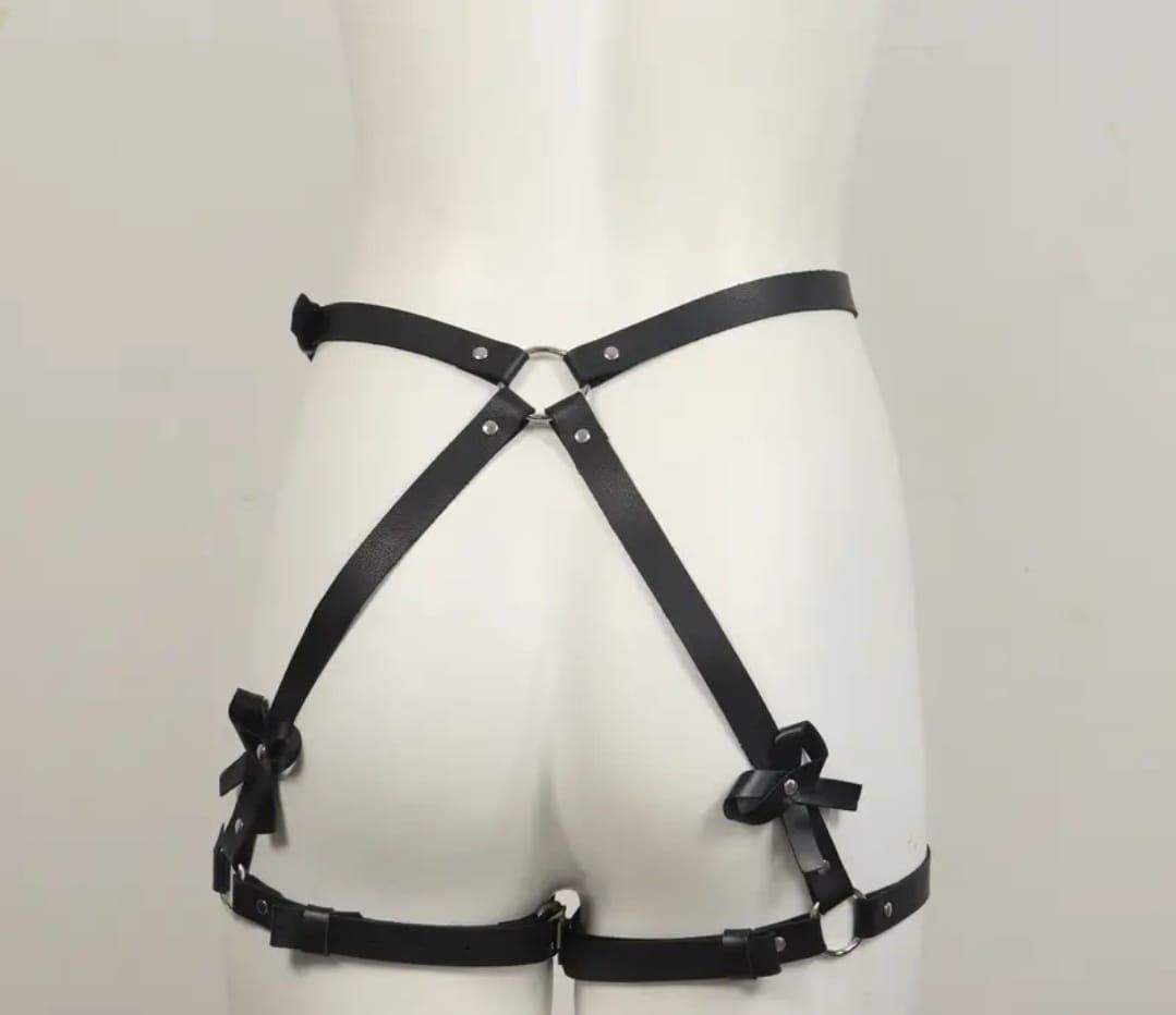 Cinture: Schwarzer Harness Body Gurt mit Schleifen, – Nuovo e nell'imballaggio originale da St.Erhard venduto da Saskya551 3