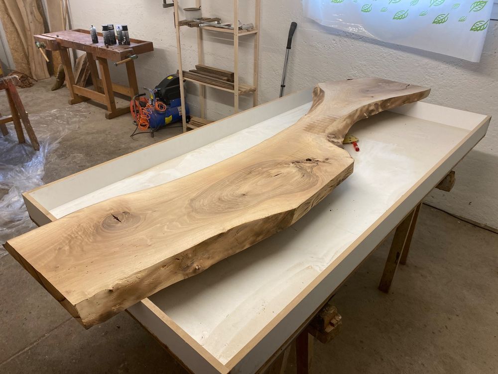 Articoli in legno: Nussbaum Massivholz – Usato da Niederuzwil venduto da gullipulli 4