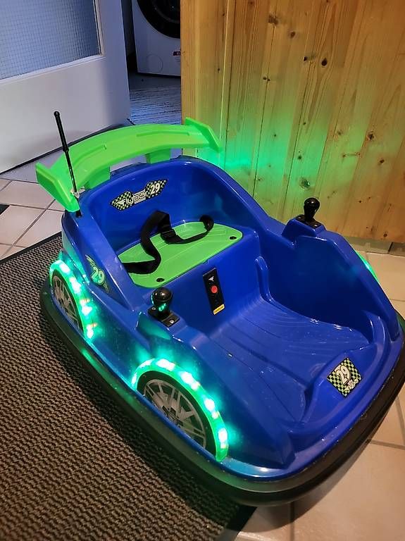 Fahrzeuge für Kinder: Kinder Elektro Auto – Gebraucht aus Läufelfingen von jen_dtd8