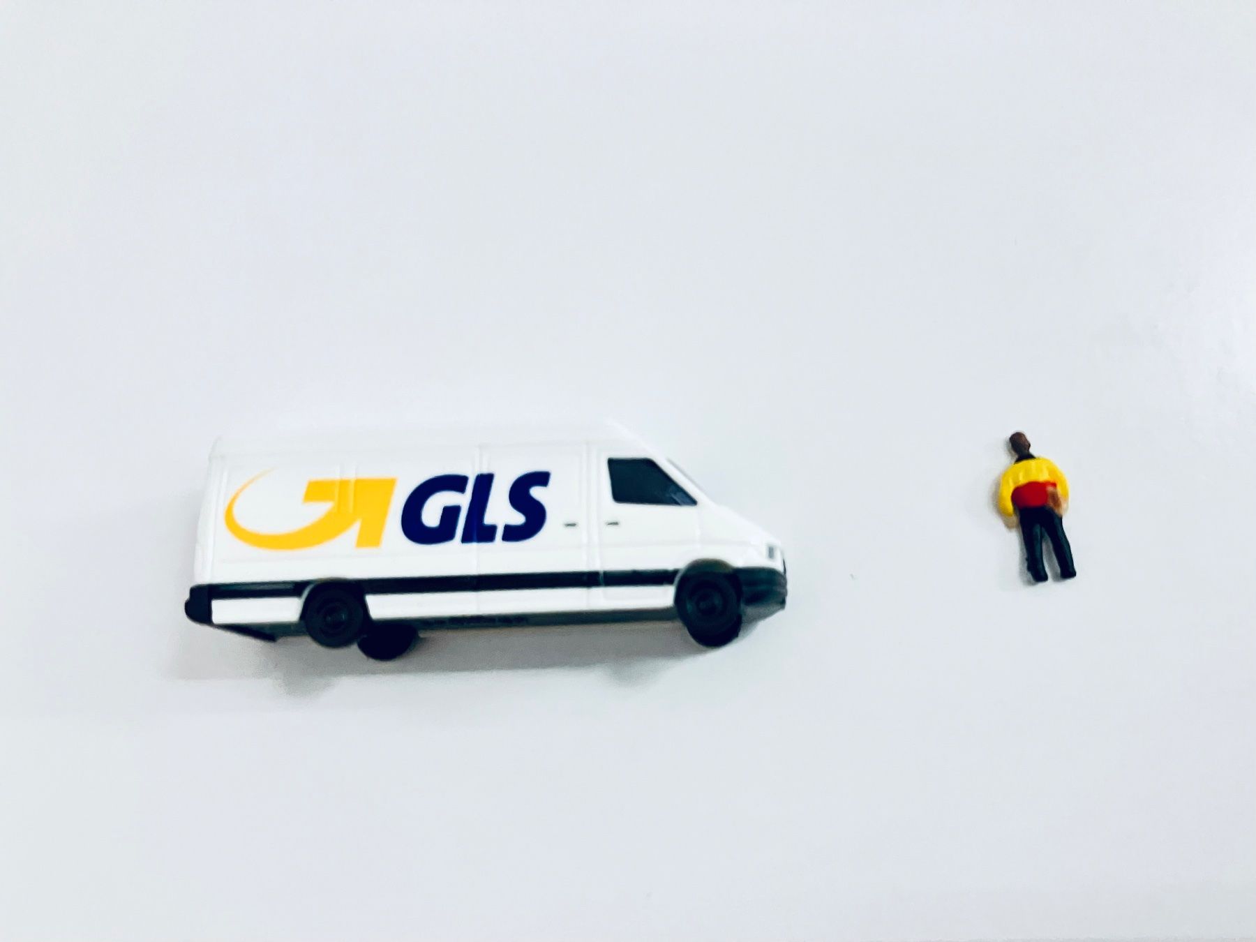 Busch Modelleisenbahnen: Kurierdienst Figur + MERCEDES Sprinter GLS OVP SPUR N – Gebraucht aus Oberbuchsiten von Orsetto24 1