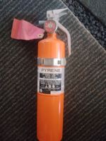 Feuerlöscher Pyrene ABC 2-P-4  voll 