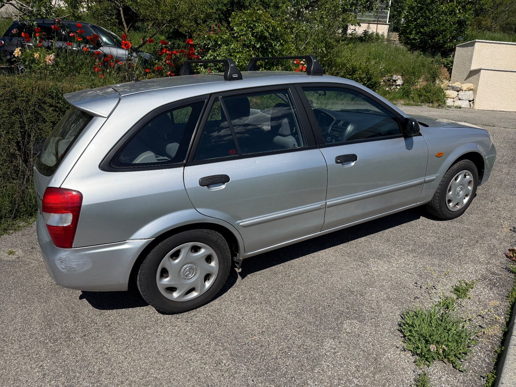 Mazda Autos: Mazda 323 1.6 – D'occasion à Gland par italspirit 3