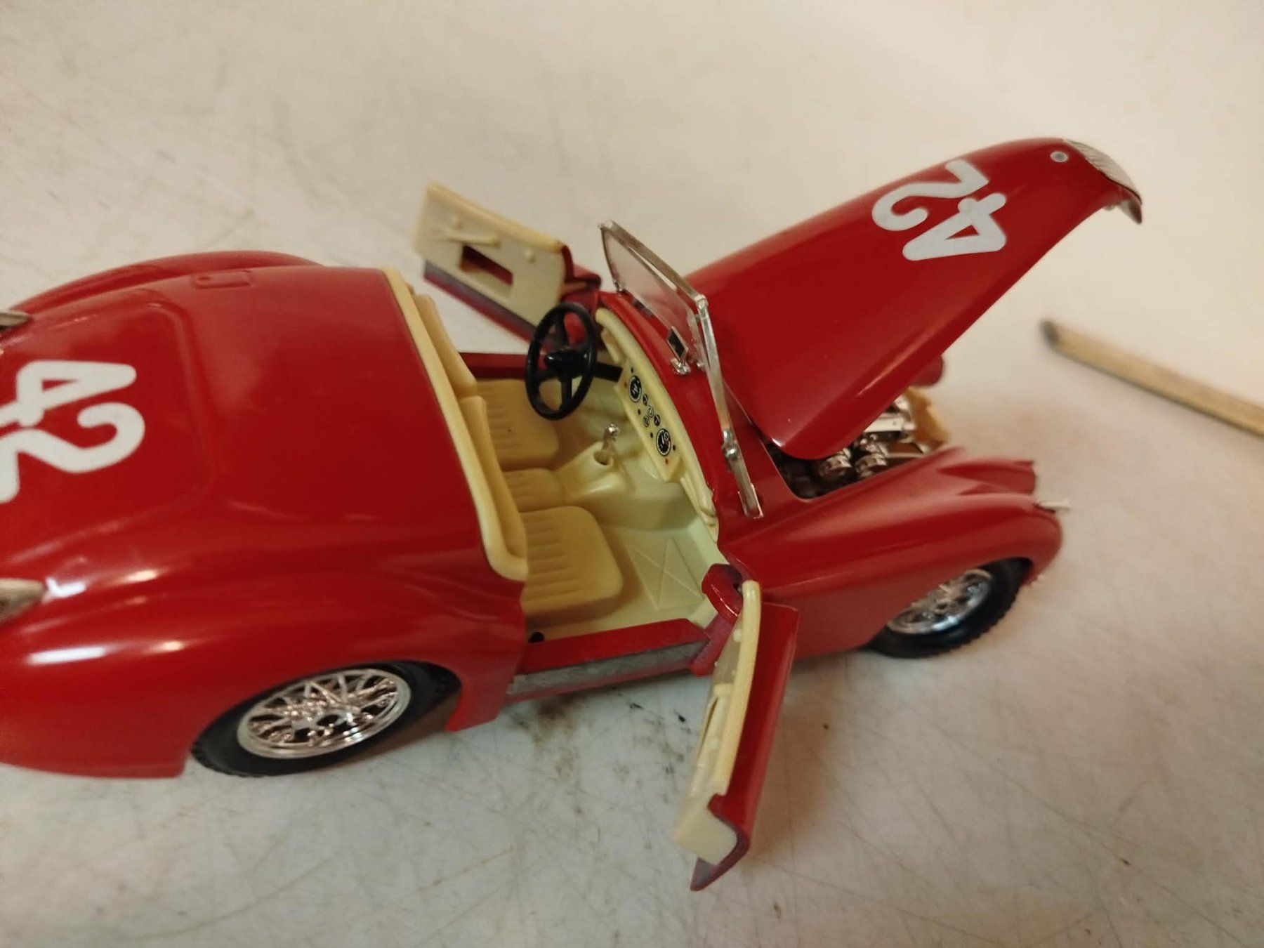 Jaguar Voitures modèles: Jaguar XK120 Burago – D'occasion à La Chaux-de-Fonds par Emmaus2300CDF 3