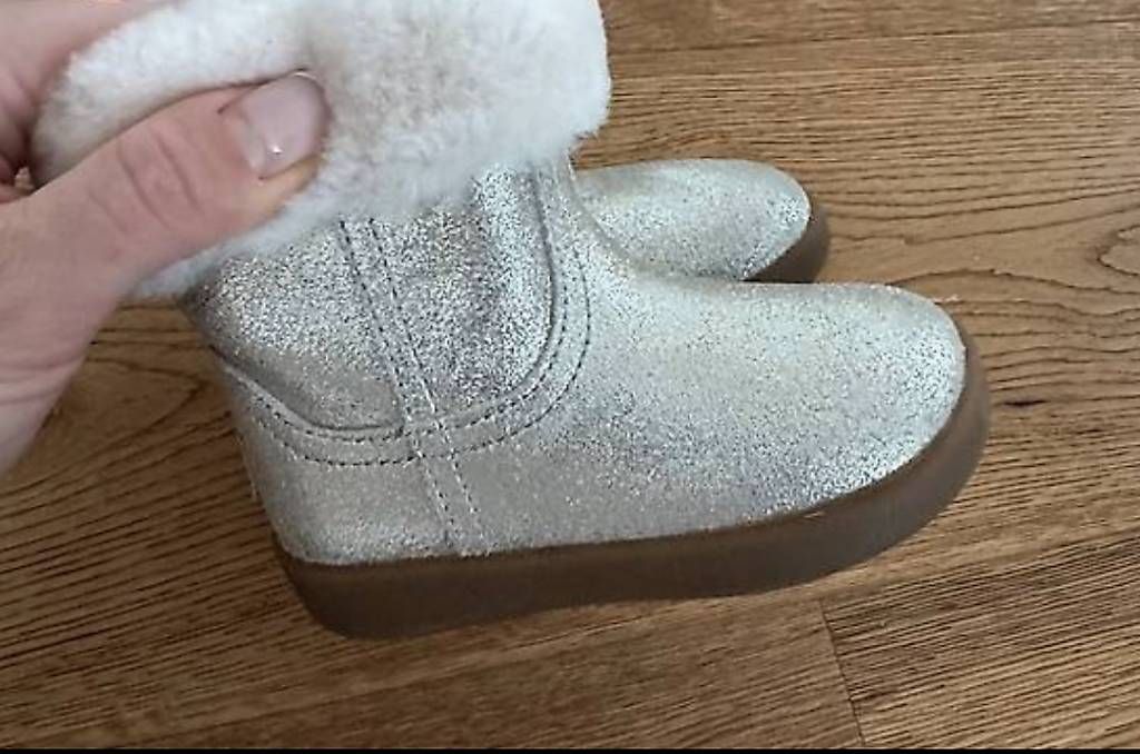 Chaussures filles: Ugg  – D'occasion à Bellinzona par SammlerTI