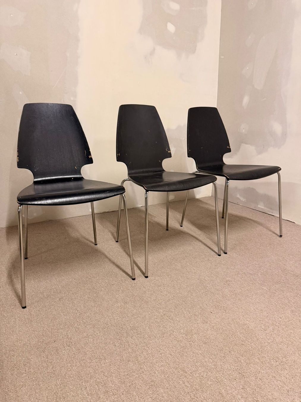 Ikea Chaises: Ikea Vilmar Stuhl in schwarz, stapelbar – D'occasion à Rickenbach ZH par Der-Insider 5