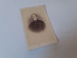 SCHWIIZER MAA DAZUMAL - en ELTERE GEISCHTLICHE