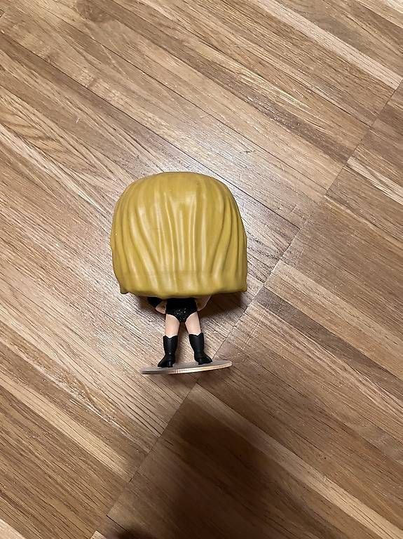 Tutte le decorazioni: 2 Taylor Swift Figuren – Nuovo (secondo la descrizione) da Zürich venduto da lia_szs8 3