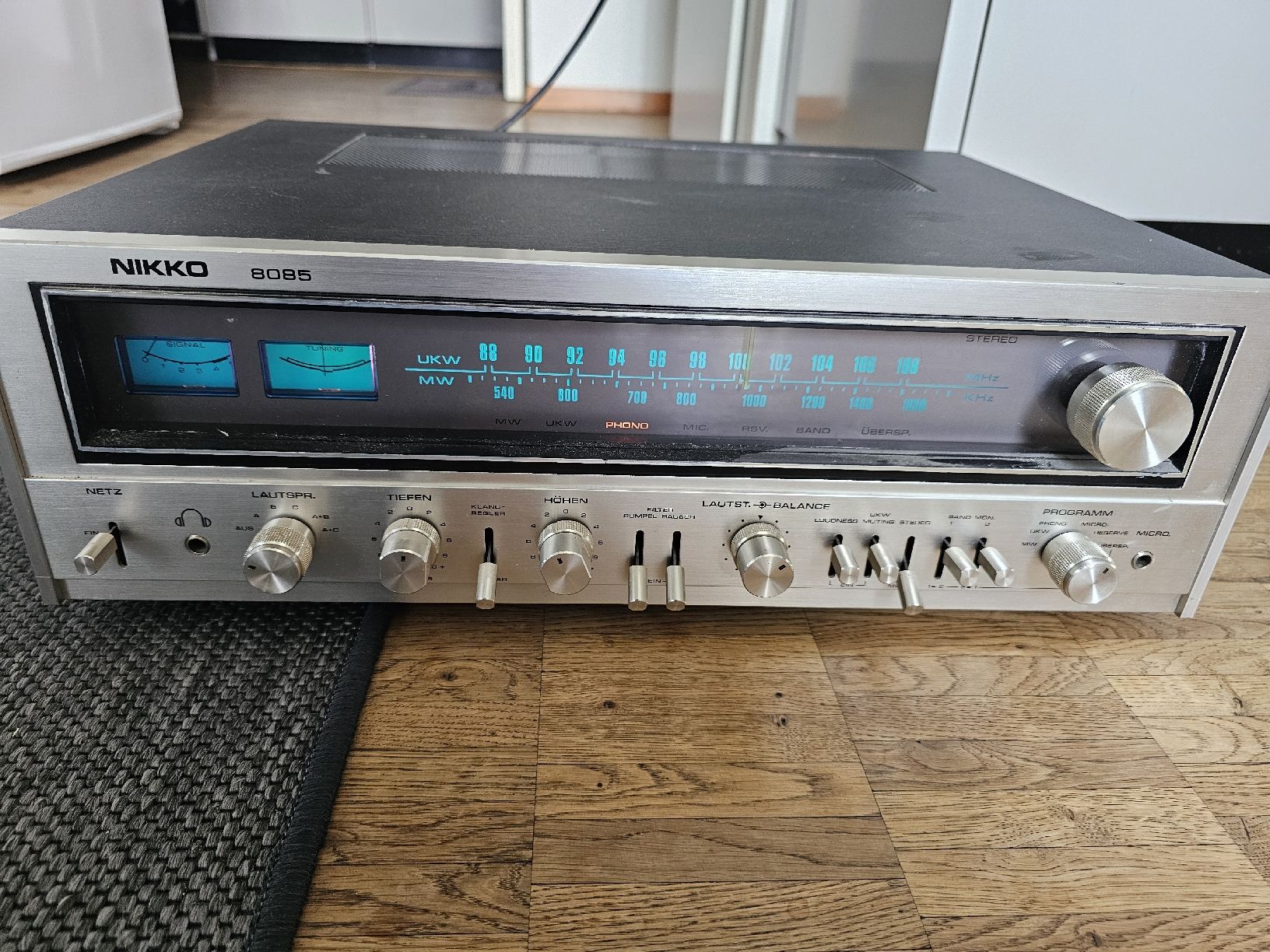 Receiver: Nikko 8085 Receiver silber Stereo UKW MW gebraucht – Gebraucht aus Aeugstertal von Levo84 3