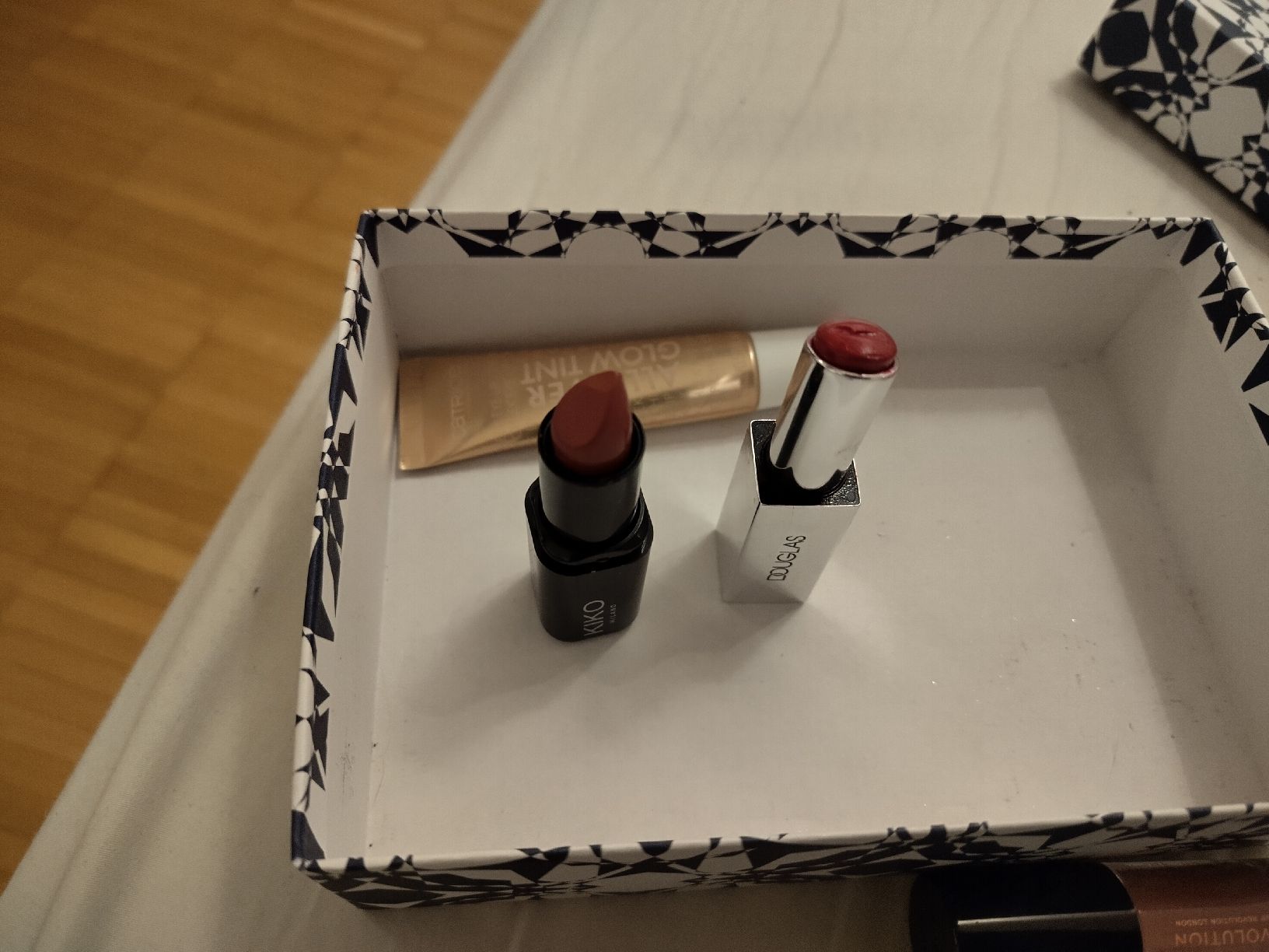 Make-up: schöne box mit Make-up sachen – Neu (gemäss Beschreibung) aus Kloten von Kloten76 5
