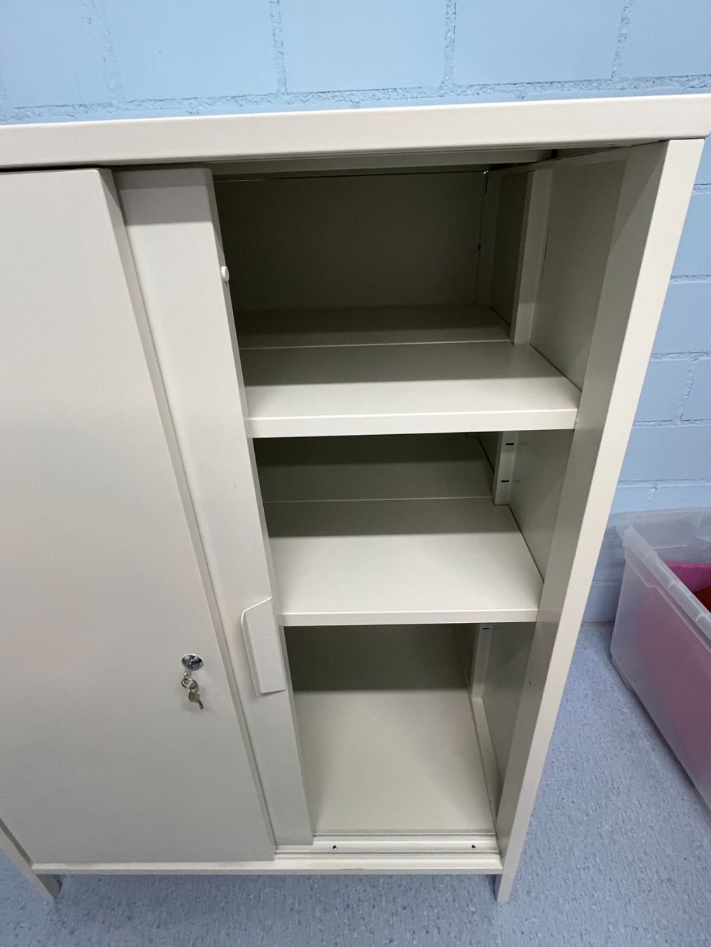 Ikea Schränke: Kleiner Metallschrank – Gebraucht aus Leuggern von Yzerman2 1