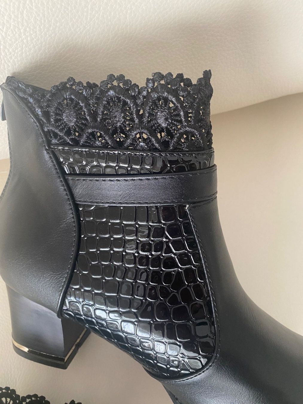 Scarpe da donna: stilvolle und edle Stiefeletten mit Décor, 38 – Nuovo (secondo la descrizione) da Winkel venduto da ferrari2022 4