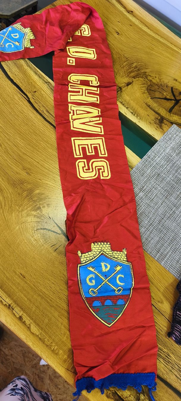 Foulards, Tücher & Schals: Fan Schal CHAVES (A2) – Gebraucht aus Künten von Schnaepplihuus