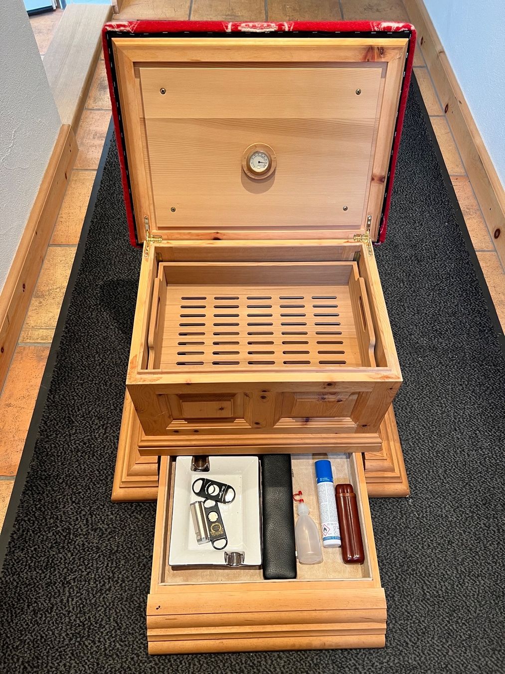 Humidor per sigari: Humidor – Usato da Bäch SZ venduto da Pitstopp