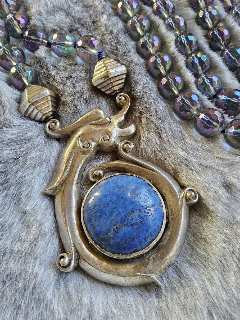 Catenine: Statement Sterling Lapis Drachen Kette an irisierendem Glas – Usato da Zürich venduto da helsan 2