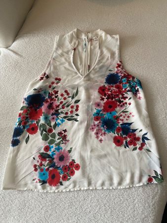 Bluse Kurzarm mit Blumenmuster von Lila Rose