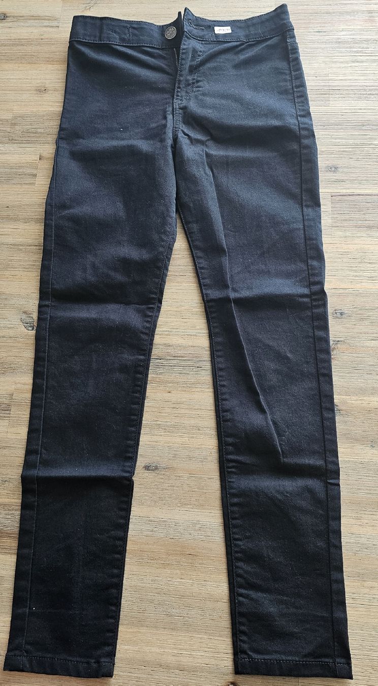 C&A Hosen: Neue Mädchen Hose schwarz Grösse 152 von C&A – Neu (gemäss Beschreibung) aus Basel von Sinibini86