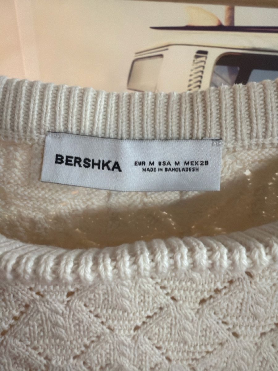 Bershka Pullover & Sweatshirts: Bershka Pullover kurzarm cremeweiss Grösse M – Gebraucht aus Känerkinden von melbaumg 2
