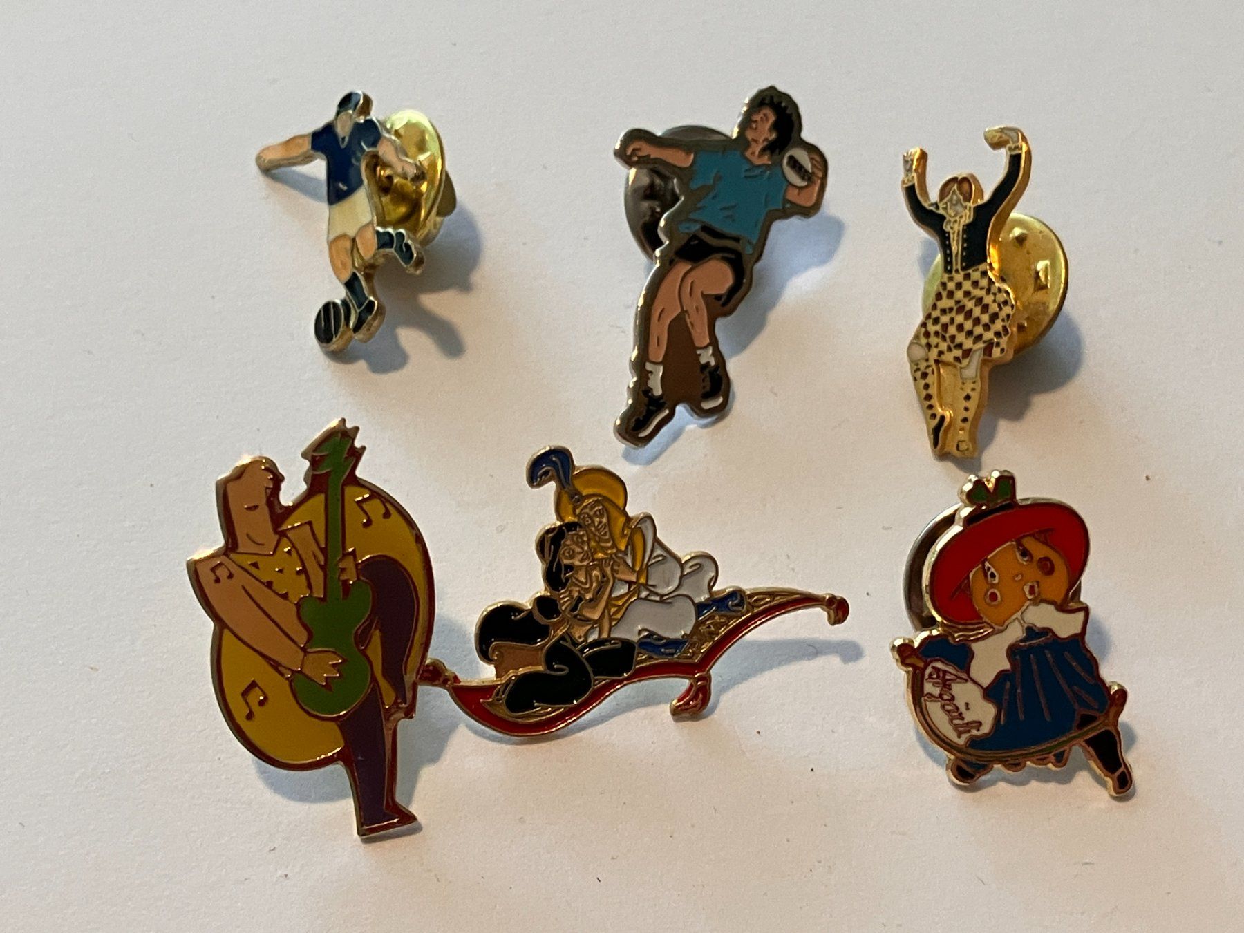 Placchette & Badge: 6 Pin Figuren (36) – Usato da Basel venduto da djwwpp