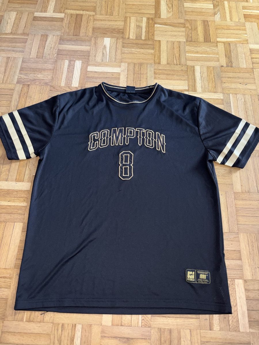 T-Shirts: Cooles Compton Jersey Nr. 8 - Basketball Style Shirt! – Gebraucht aus Jona von SaF0da