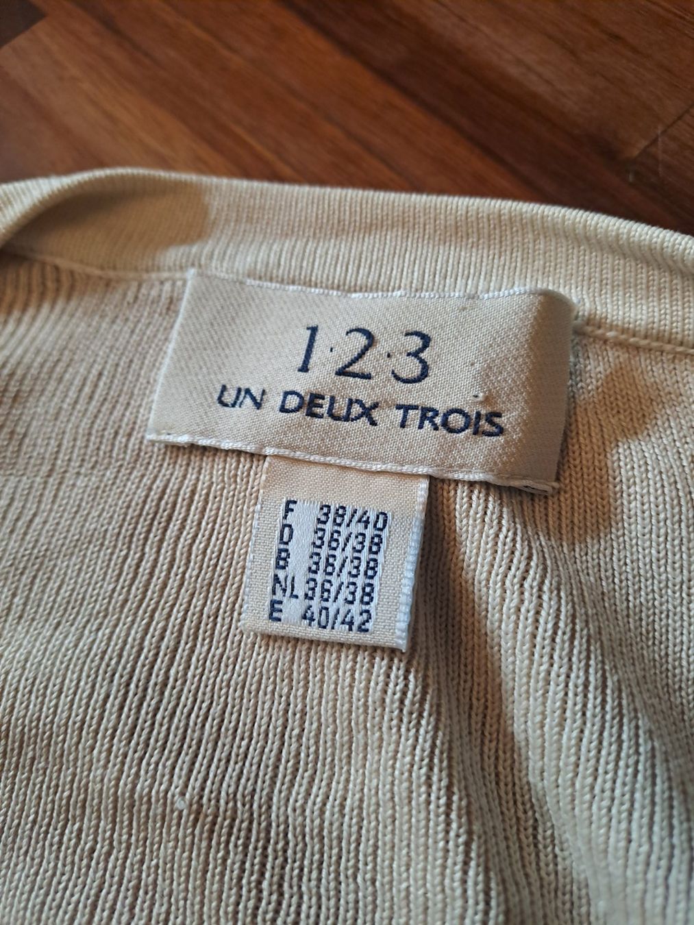 Giacche: 1 2 3 Seidenjäckli Gr.36/38 – Usato da Emdthal venduto da kasira 1