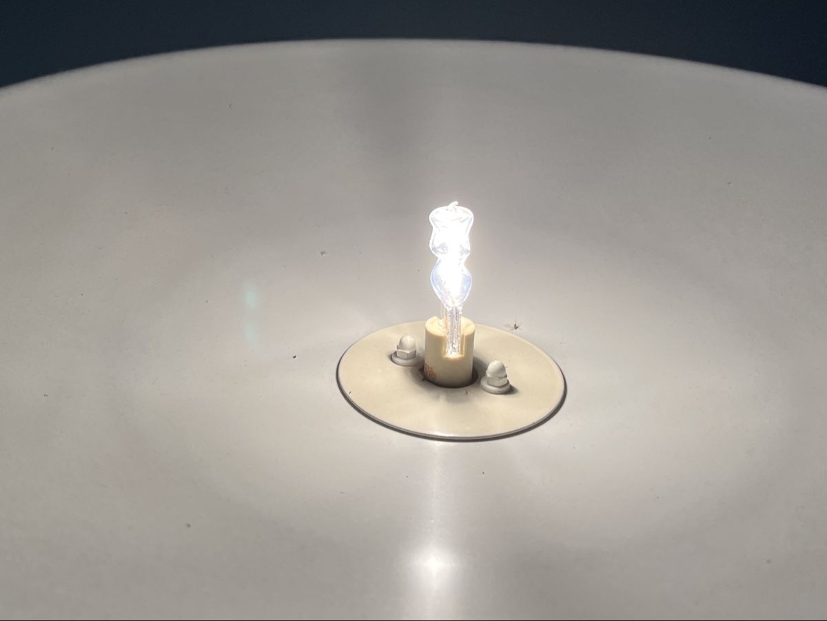 Lampes: Zwei Stehlampen – Défectueux à Rueschlikon par Smash2000 2