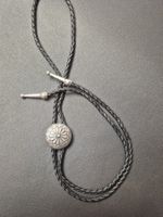 16) Bolo-Tie Westernkrawatte Concho Blume Silber Klassisch