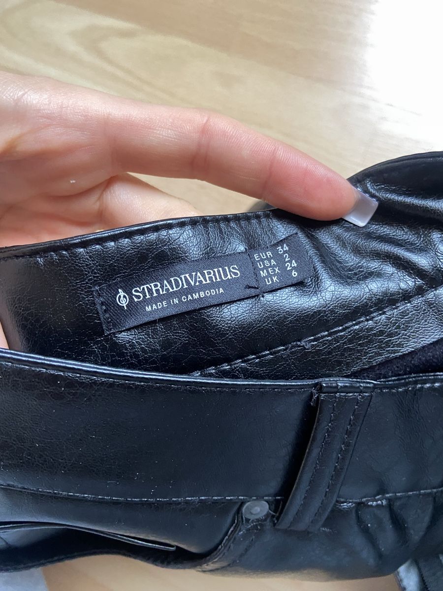 Stradivarius Gonne: Mini jupe short similicuir noir 34 – Usato da Mont-sur-Lausanne venduto da lau_2775 3