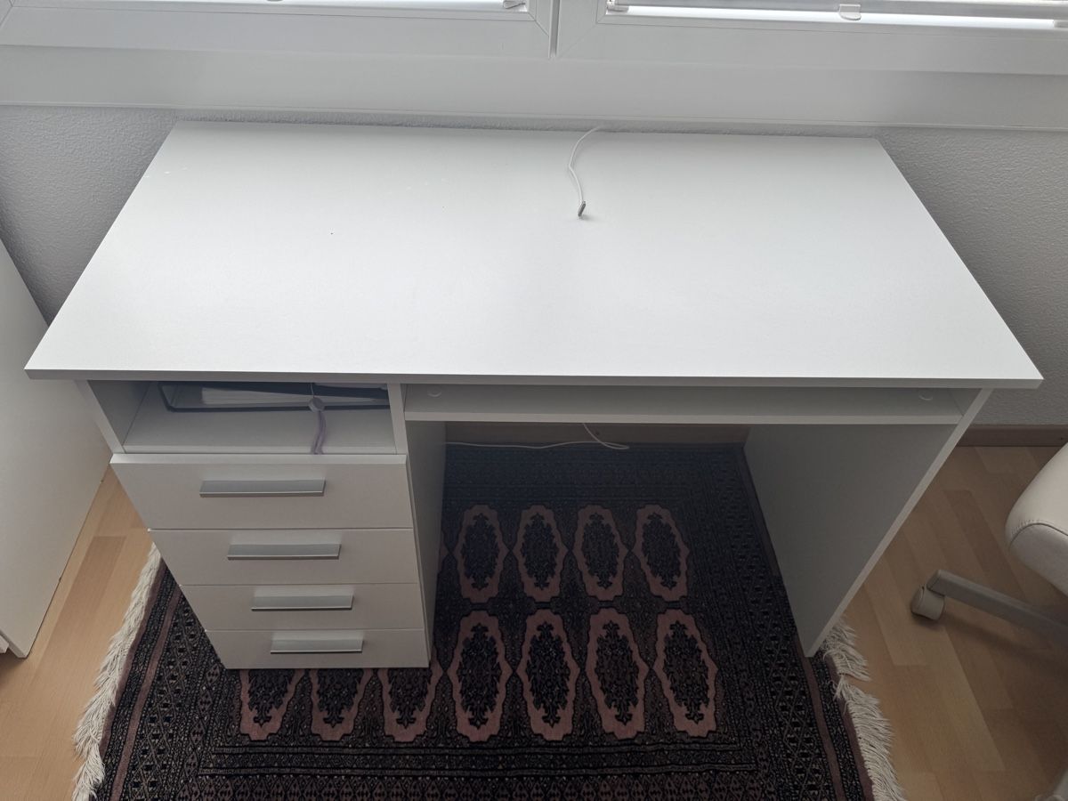 Scrivanie: Schreibtisch weiss mit Schubladen – Usato da Sachseln venduto da all_v9t7 1