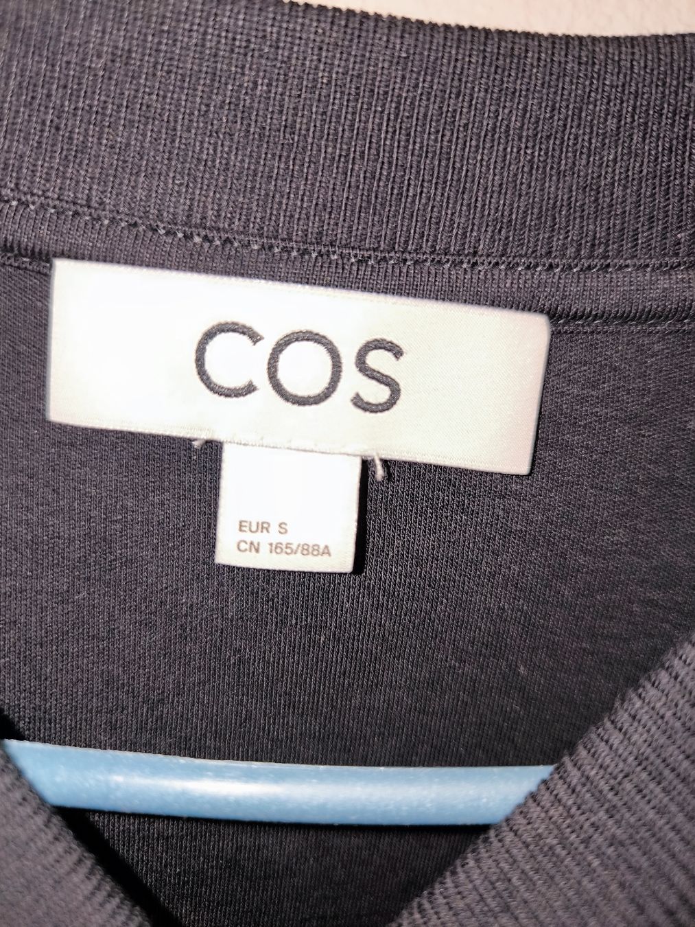Cos T-shirts: COS Basic T-Shirt Schwarz – Damen, S – D'occasion à Zürich par franfriedrich 1