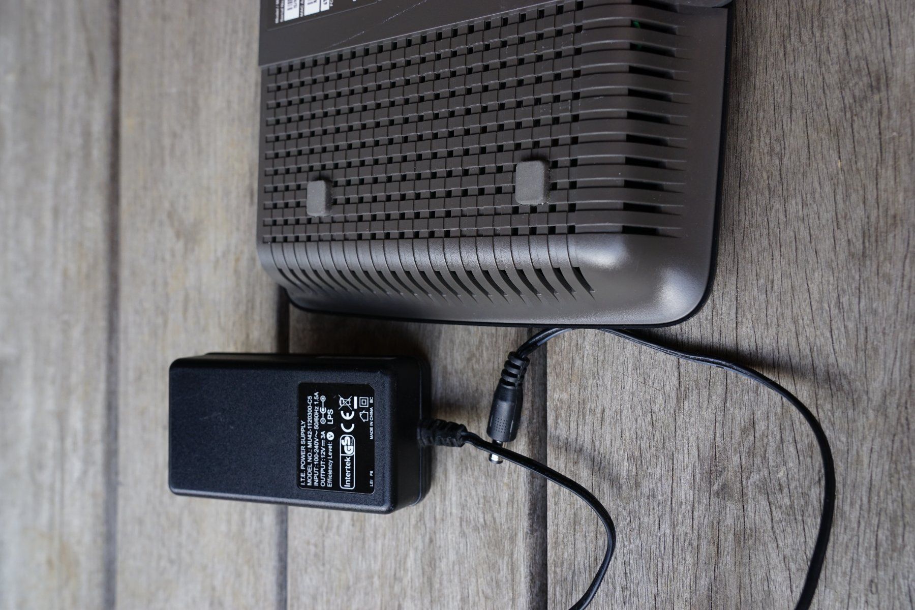 Linksys Modem & Router: Linksys E4200 Router, inkl. ethernet Kabel, Schwarz – Usato da Baar venduto da snollub 3