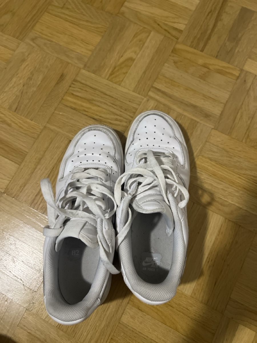 Nike Scarpe da uomo: Klassische Nike Air Force 1 - Grösse 37.5 – Usato da Rubigen venduto da mil_98vx 9
