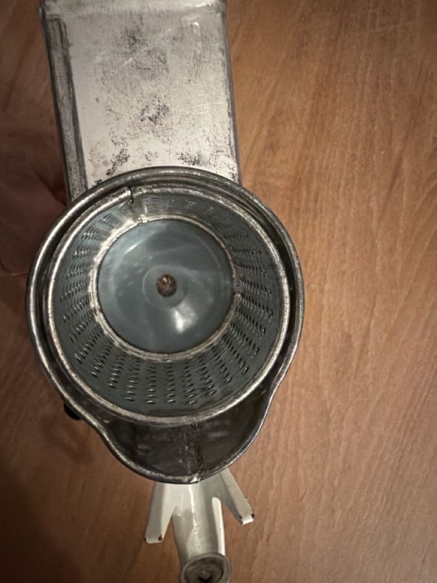 Elettrodomestici da cucina: Antike Käsereibe – Usato da Birsfelden venduto da Haex 3